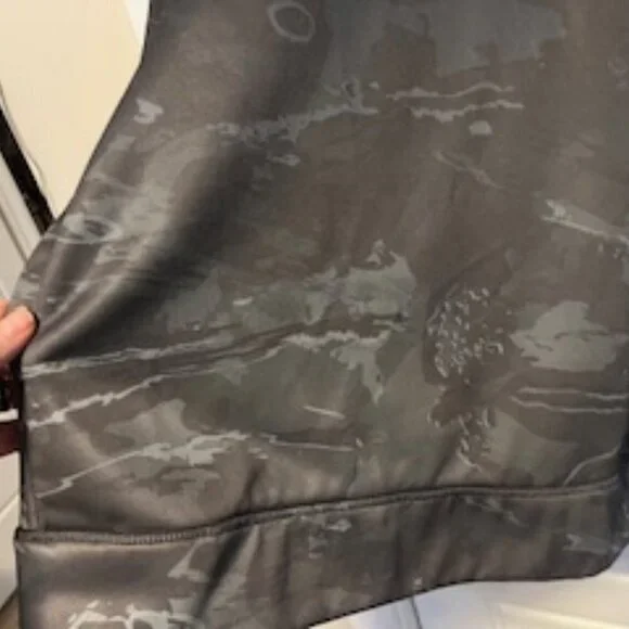 Men's Under Armour Sweatshirt, Size XL Black & Gray Camo patterned - Picture 3 of 9